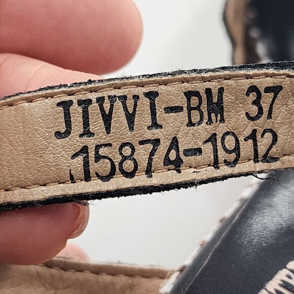 L'ARTISTE by Spring Step Jivvi Floral Houndstooth Print Sandals - Picture 9 of 11